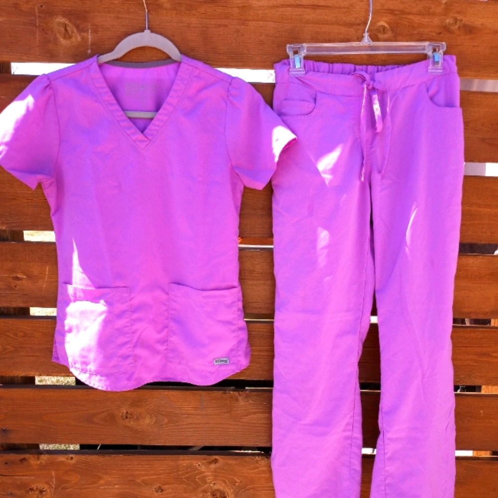 Greys Anatomy lilac/ fuscia scrub top and pants XS